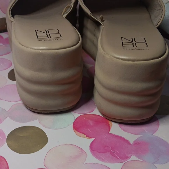 No Boundaries Beige Platform Slides - Picture 3 of 9